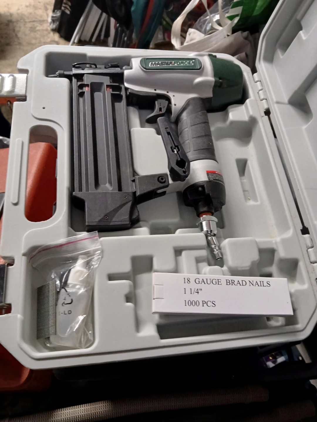 Master Force Brad Nailer with 1 1/4" Brad Nails - photo 2