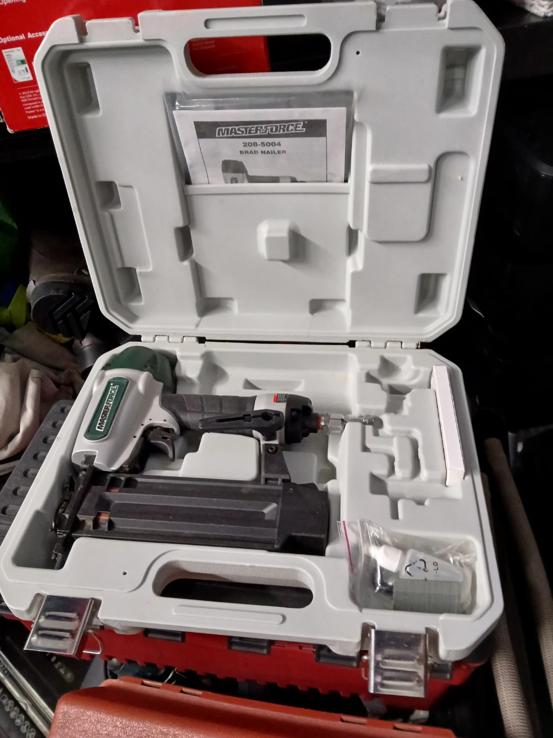 Master Force Brad Nailer with 1 1/4" Brad Nails - photo 3
