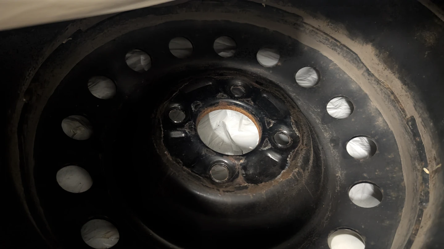 4 Michelin Winter Tires with Rim 205/65R15 - photo 3