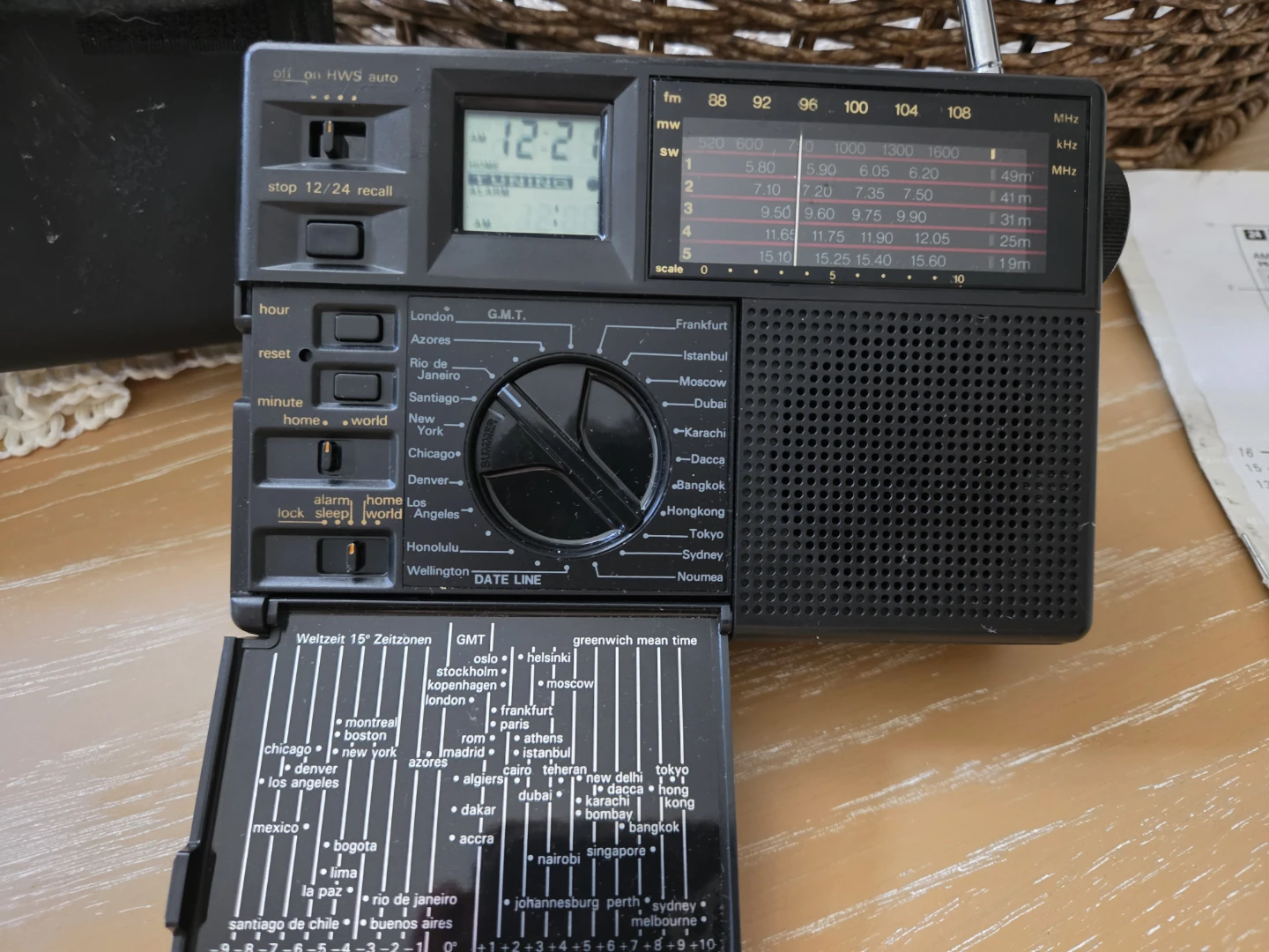 Sangean HWS-5 World Band Radio - photo 2