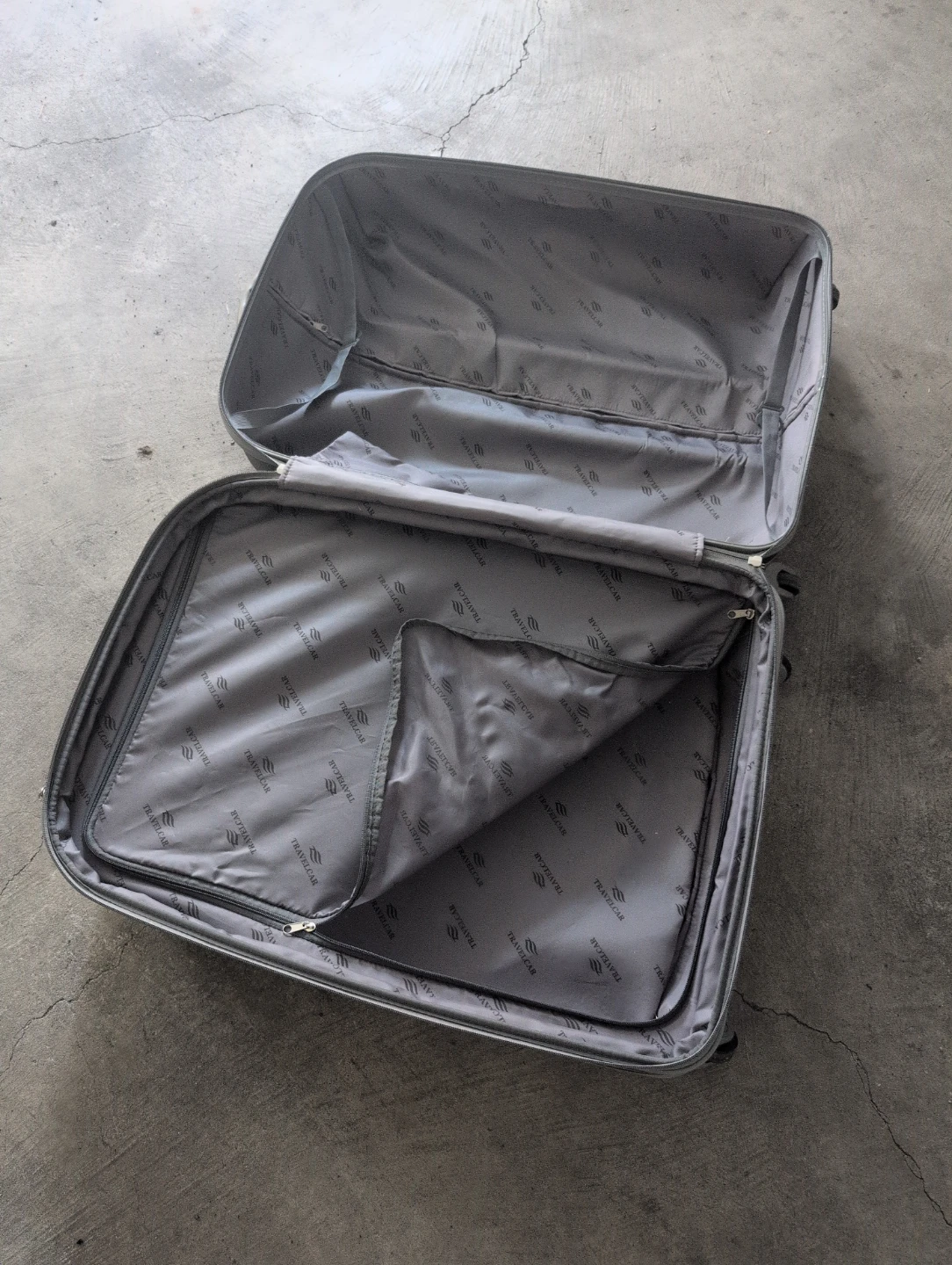 Suitcase - photo 2