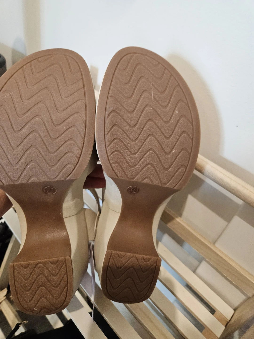 size 6.5 brand new womens sandal never worn - photo 4