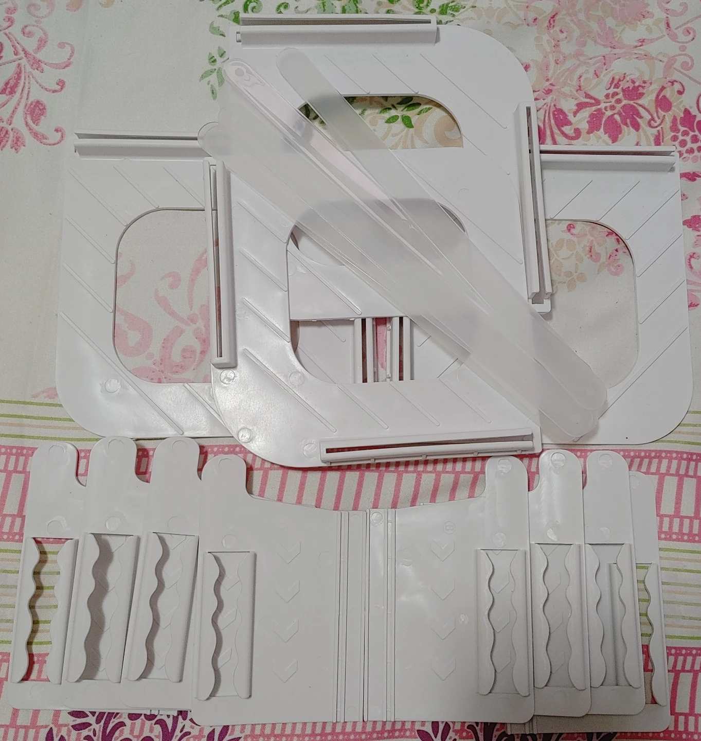 Bed Sheet Holder Set