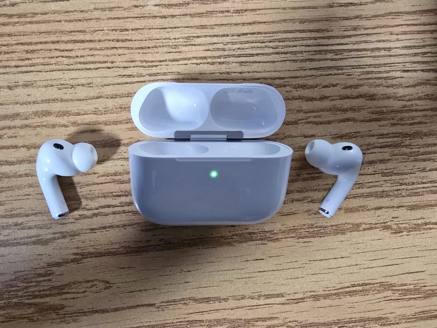 Airpods Pro Gen 3 (USB-C) - photo 3