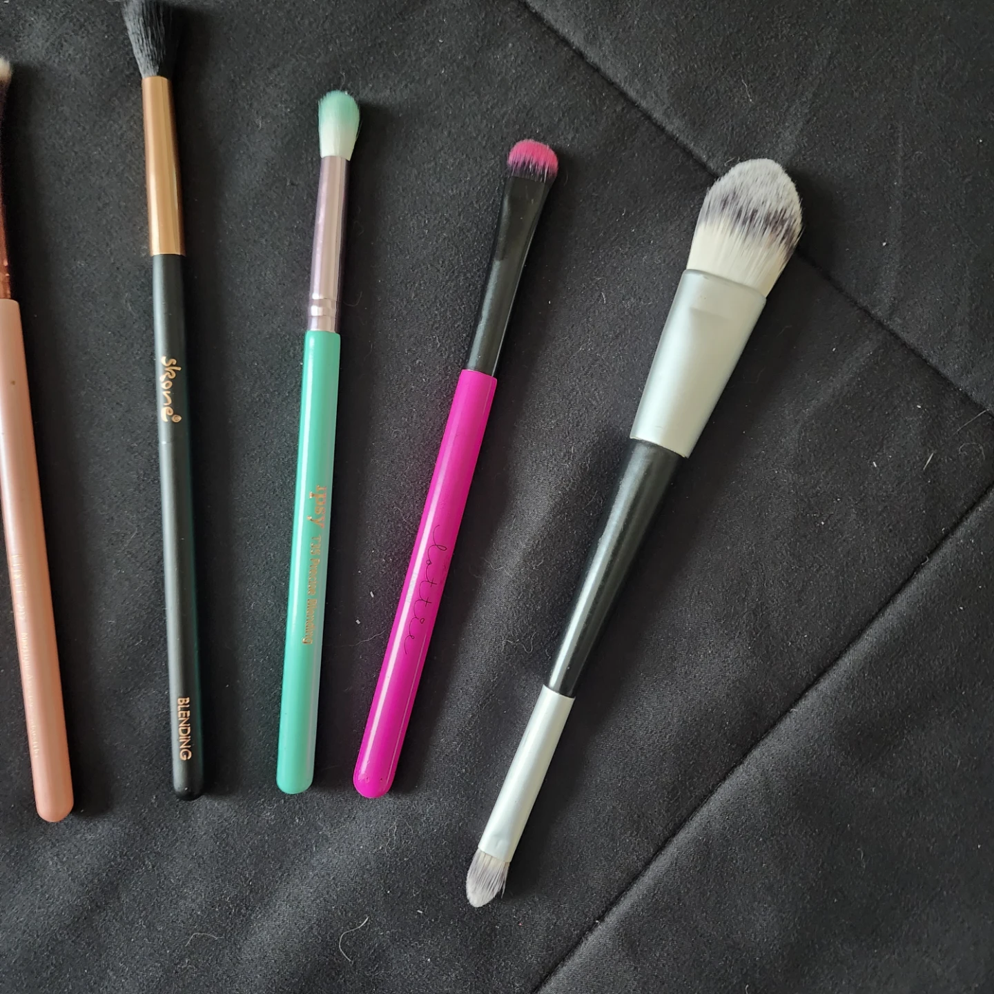 Set of 7 Assorted Makeup Brushes - photo 4