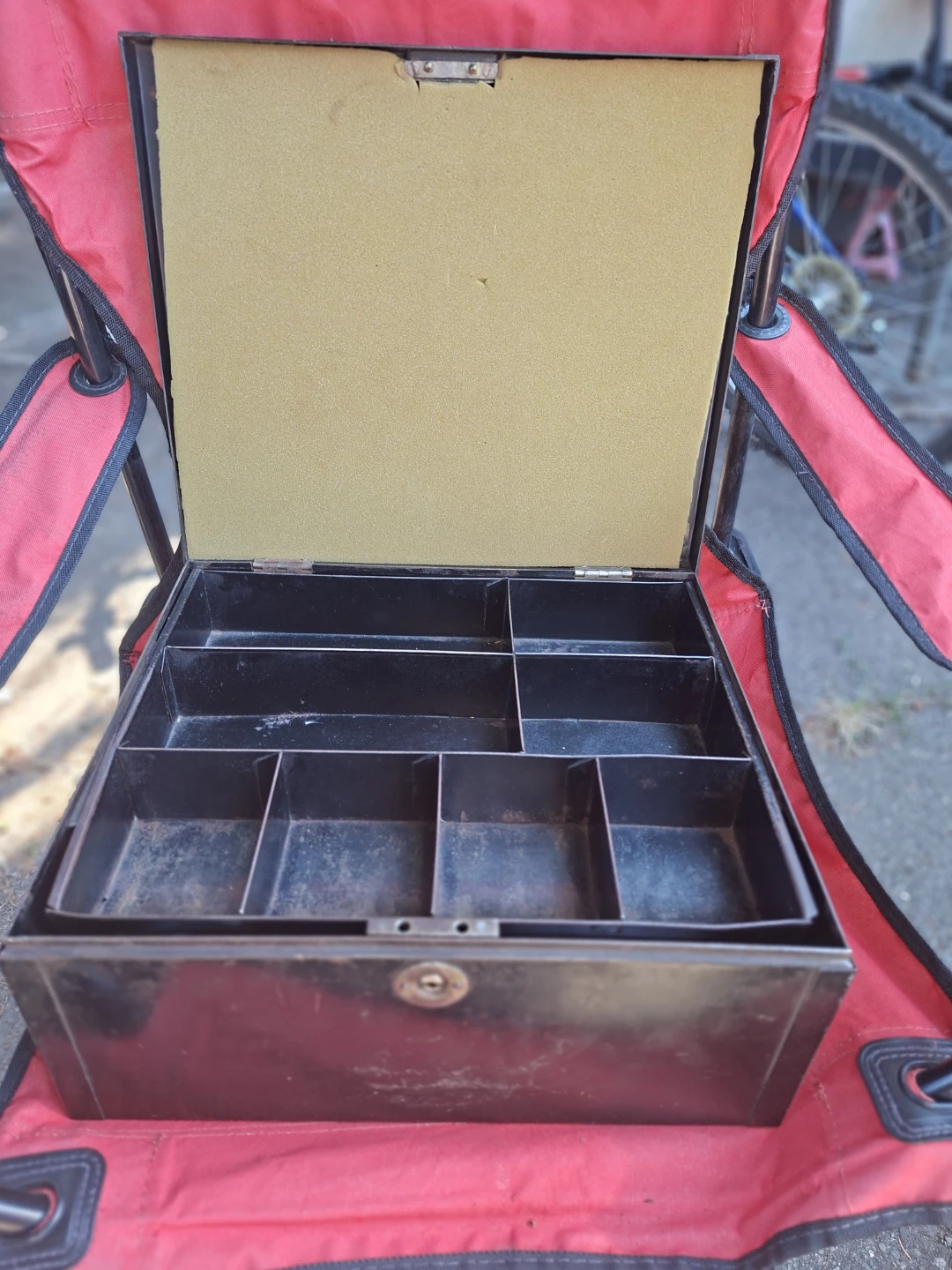 Antique Metal Cash Box. Mid Century Heavy The Weilink Mfg. Co. - photo 3