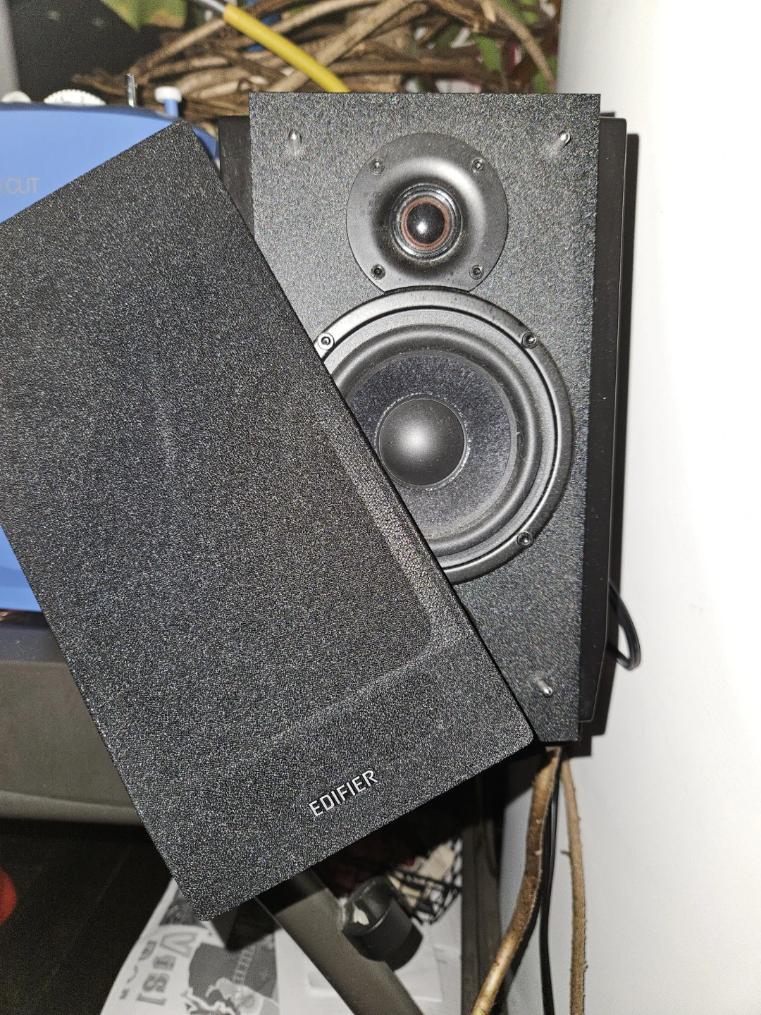 Edifier Speakers (bluetooth) r1850db with subwoofer out