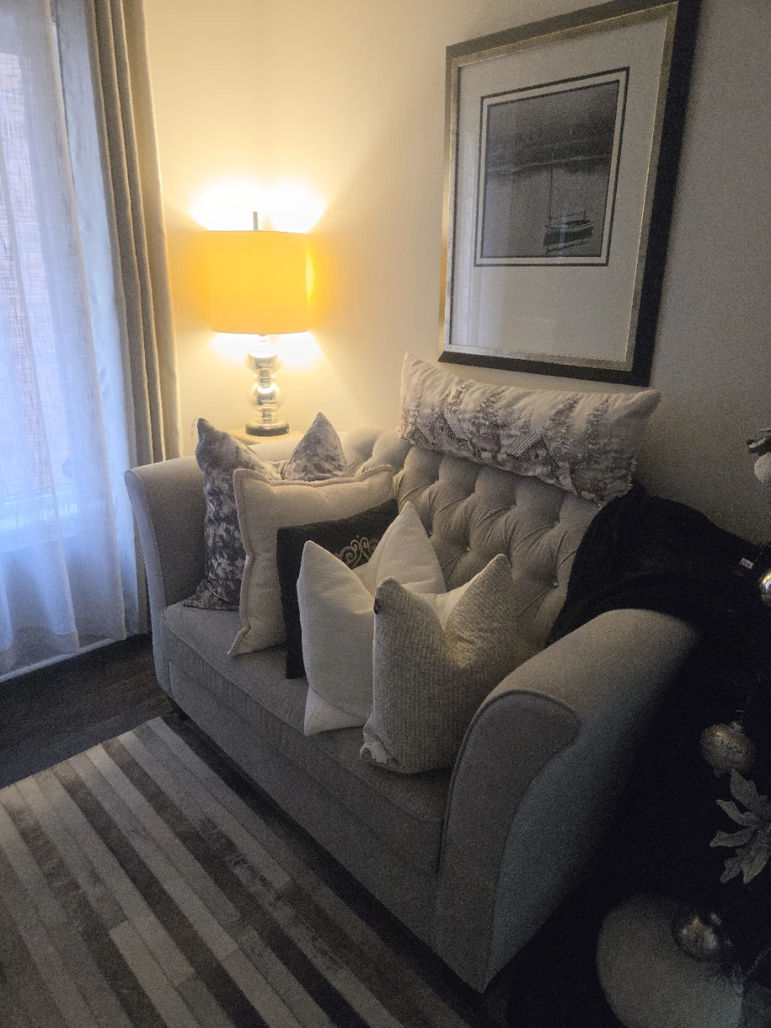 Grey tufted loveseat sofa - photo 3