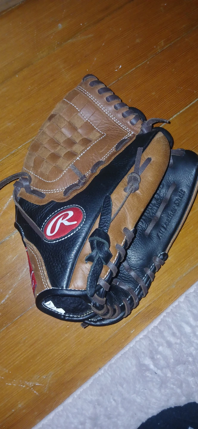 Rawlings baseball glove