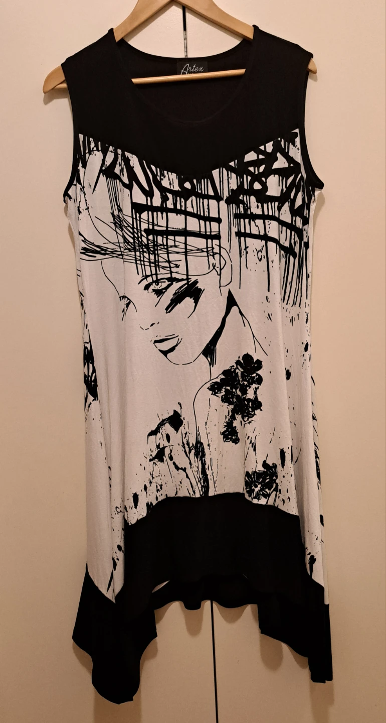 Artex Fashions Graphic Print Sleeveless Tunic Top