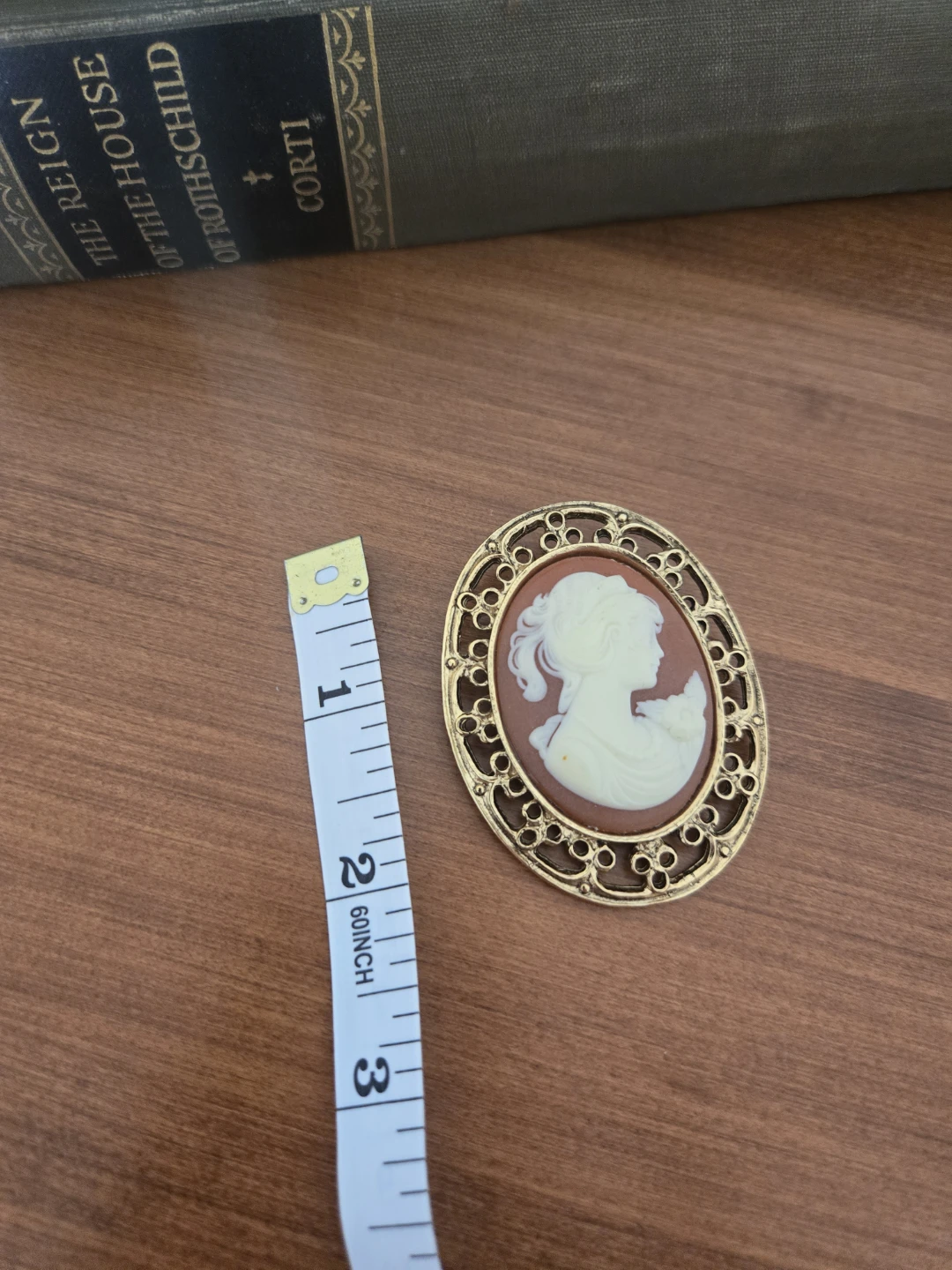 Vintage Cameo Brooch Set - photo 4