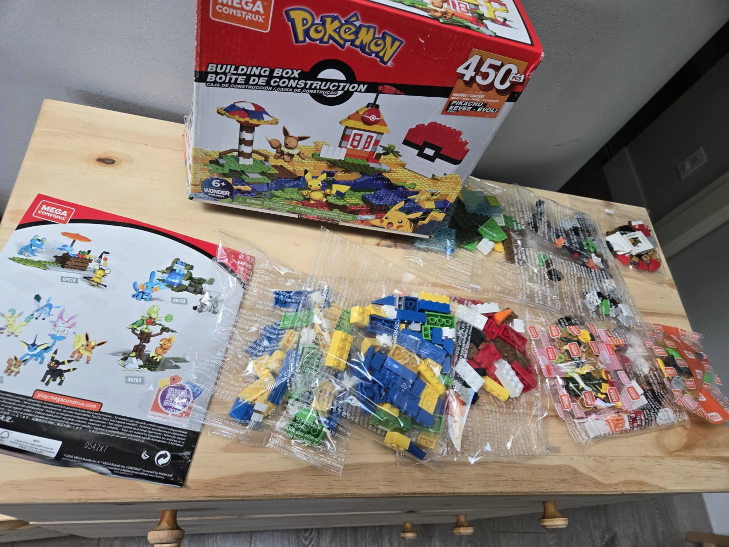 NEW Mega bloks pokemon pikachu evee - photo 5