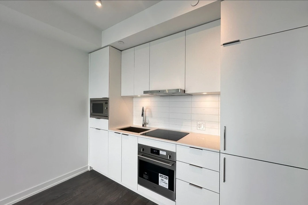A ROOM IN CONDO FOR RENT
