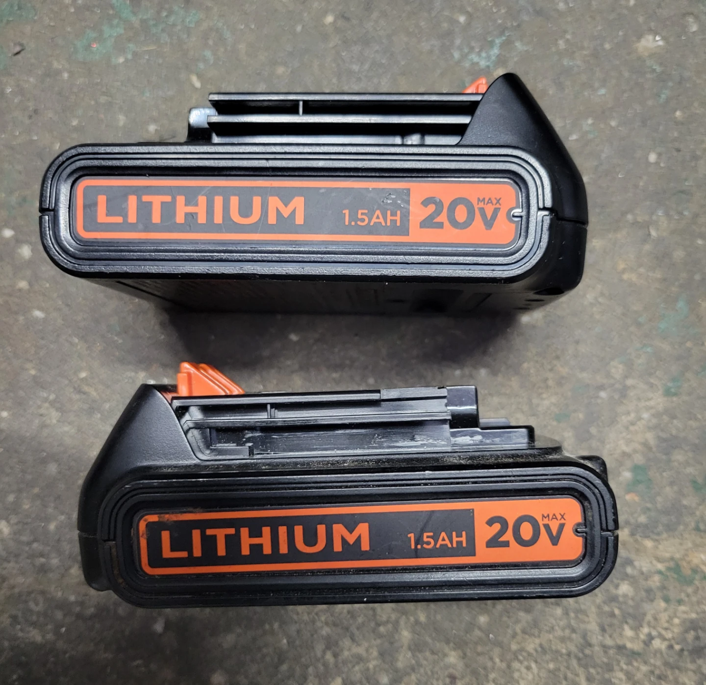 (FOR PARTS!!) BLACK+DECKER 20V MAX Batteries (2-Pack) - photo 2