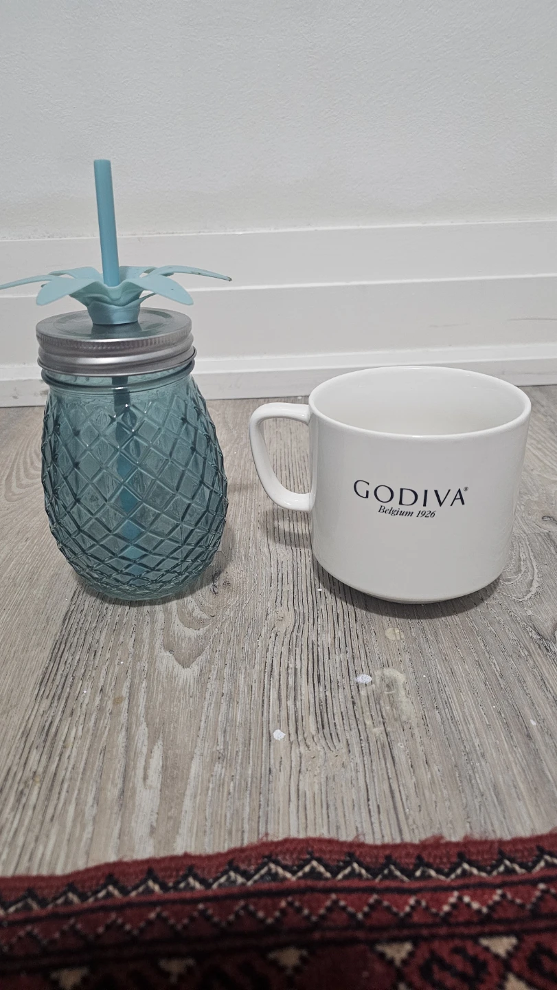 Godiva Mug and Pineapple Tumbler - photo 2