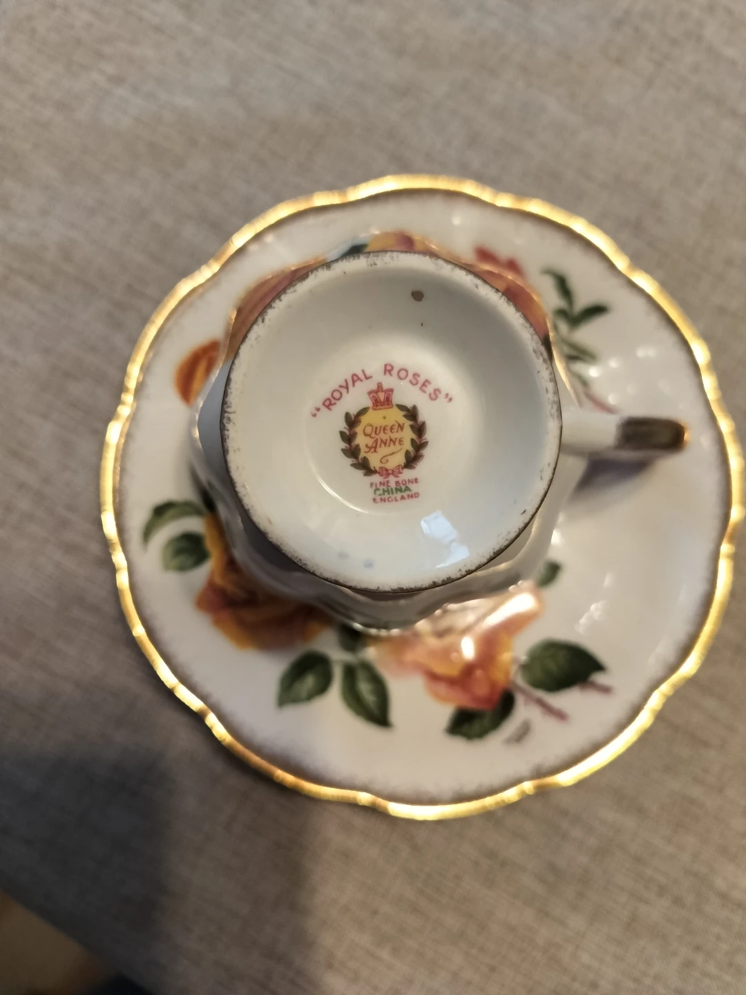 Royal Albert Queen Anne Roses Teacup and Saucer Set - photo 2