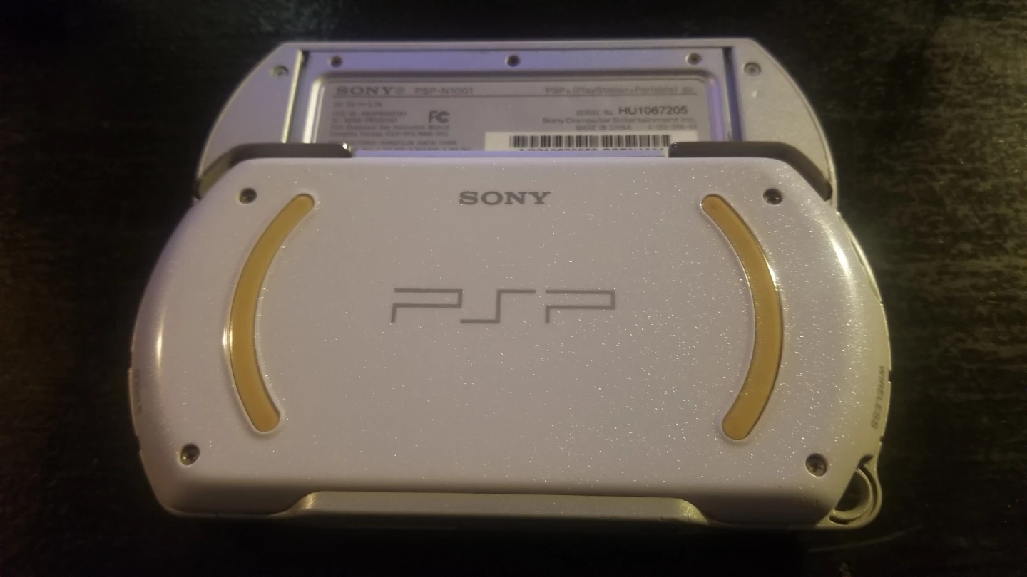 Pearl White PSP Go (no charger) - photo 3