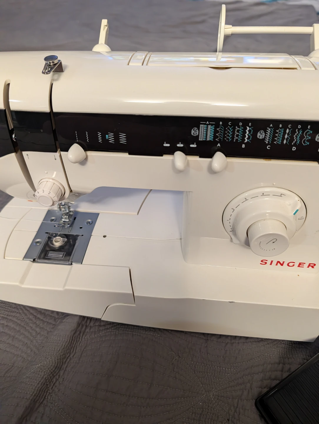 Singer 2732 Sewing Machine - photo 2