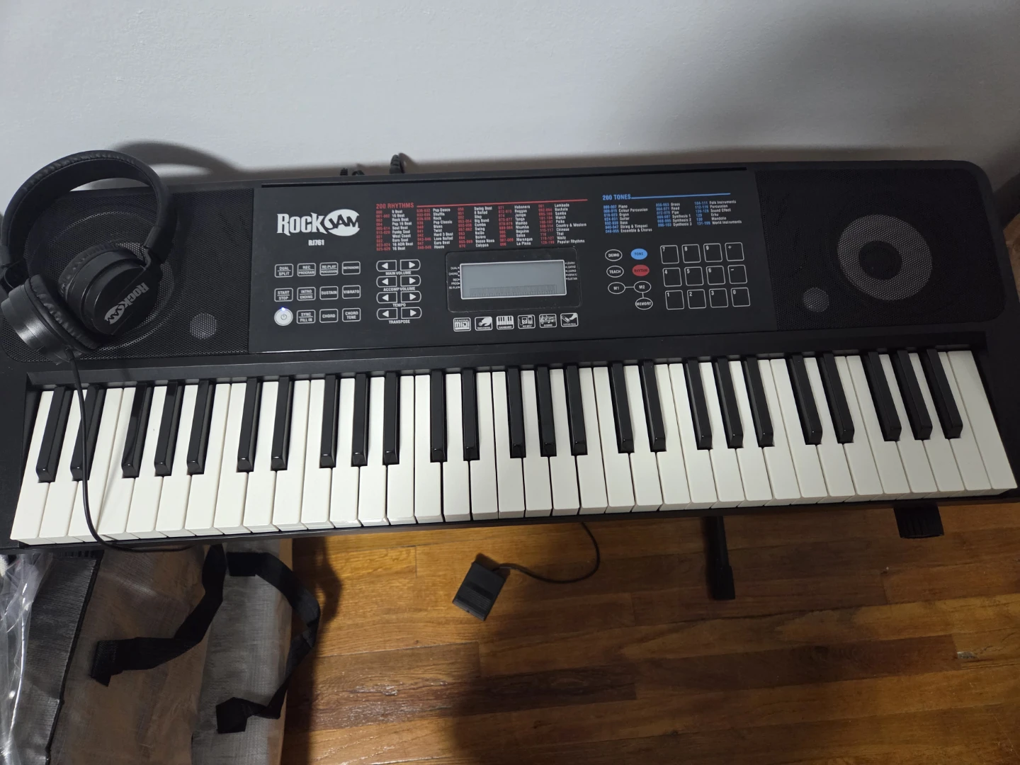 RockJam BJ761 61-Key Keyboard with Headphones and stand