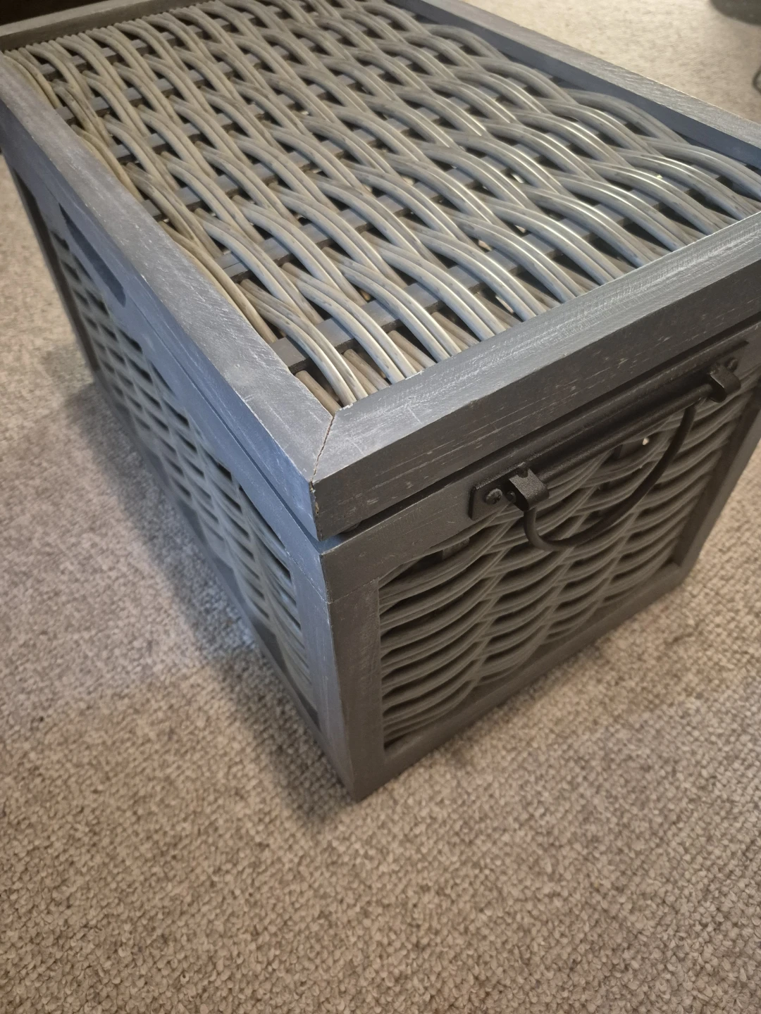 Grey wooden and wicker storage chest with lid - photo 4