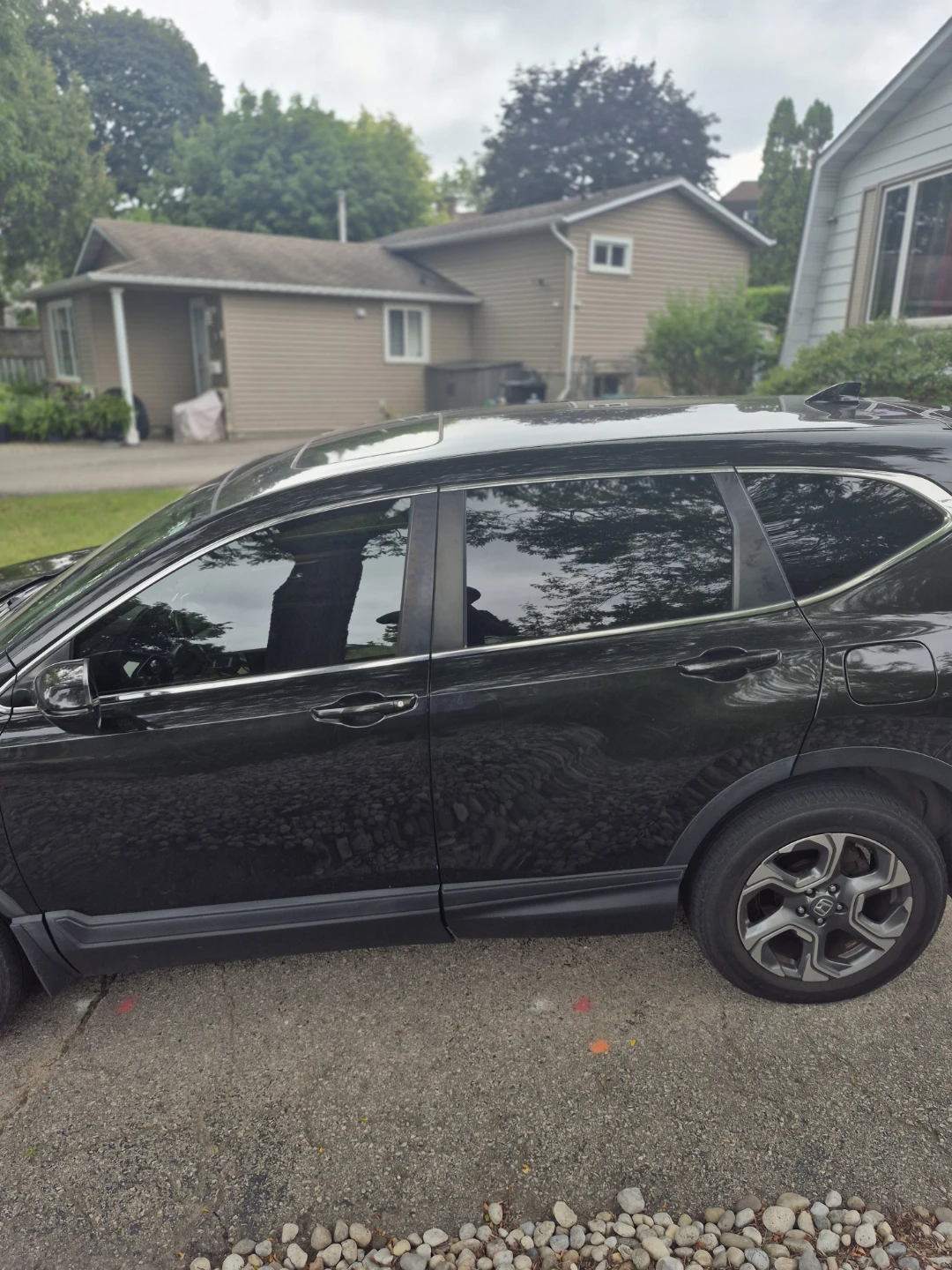Black Honda CR-V SUV - photo 4