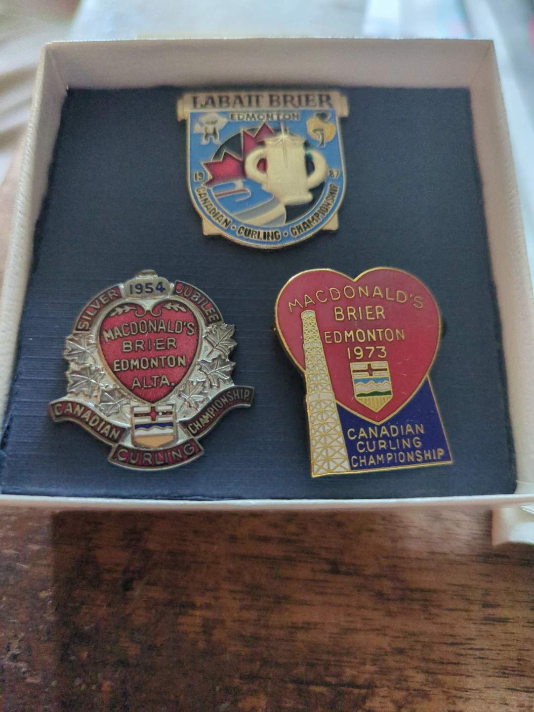 Set of 3 Macdonald's Brier Curling Championship Pins - photo 2
