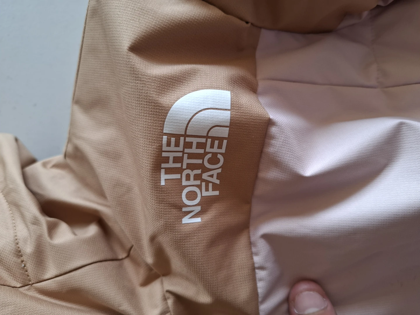 Selling a The North Face jacket for girls, size L (12). - photo 2