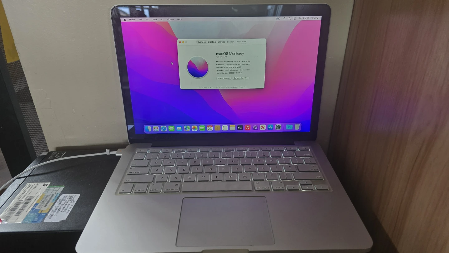 Apple MacBook Pro Laptop