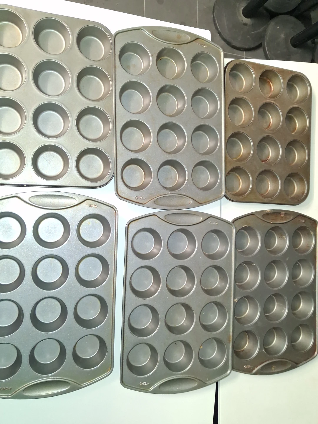 6x Wilton ( heavy) Muffin Pans - photo 2