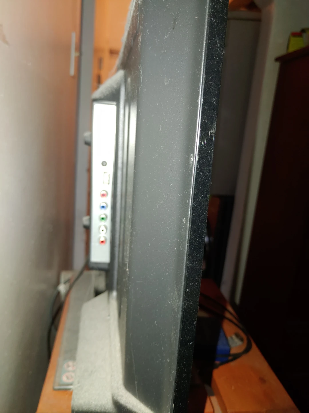 28" Flatscreen Television - photo 3