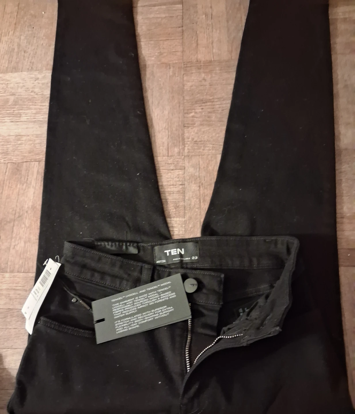 Aritzia "Motif" Skinny Jeans - Black