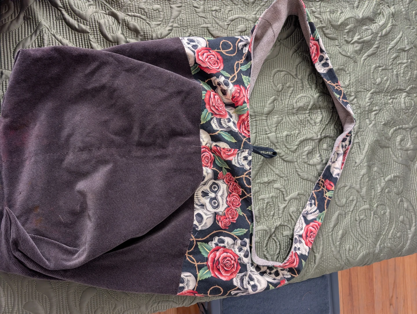 Skull and Rose Print Tote Bag - photo 3