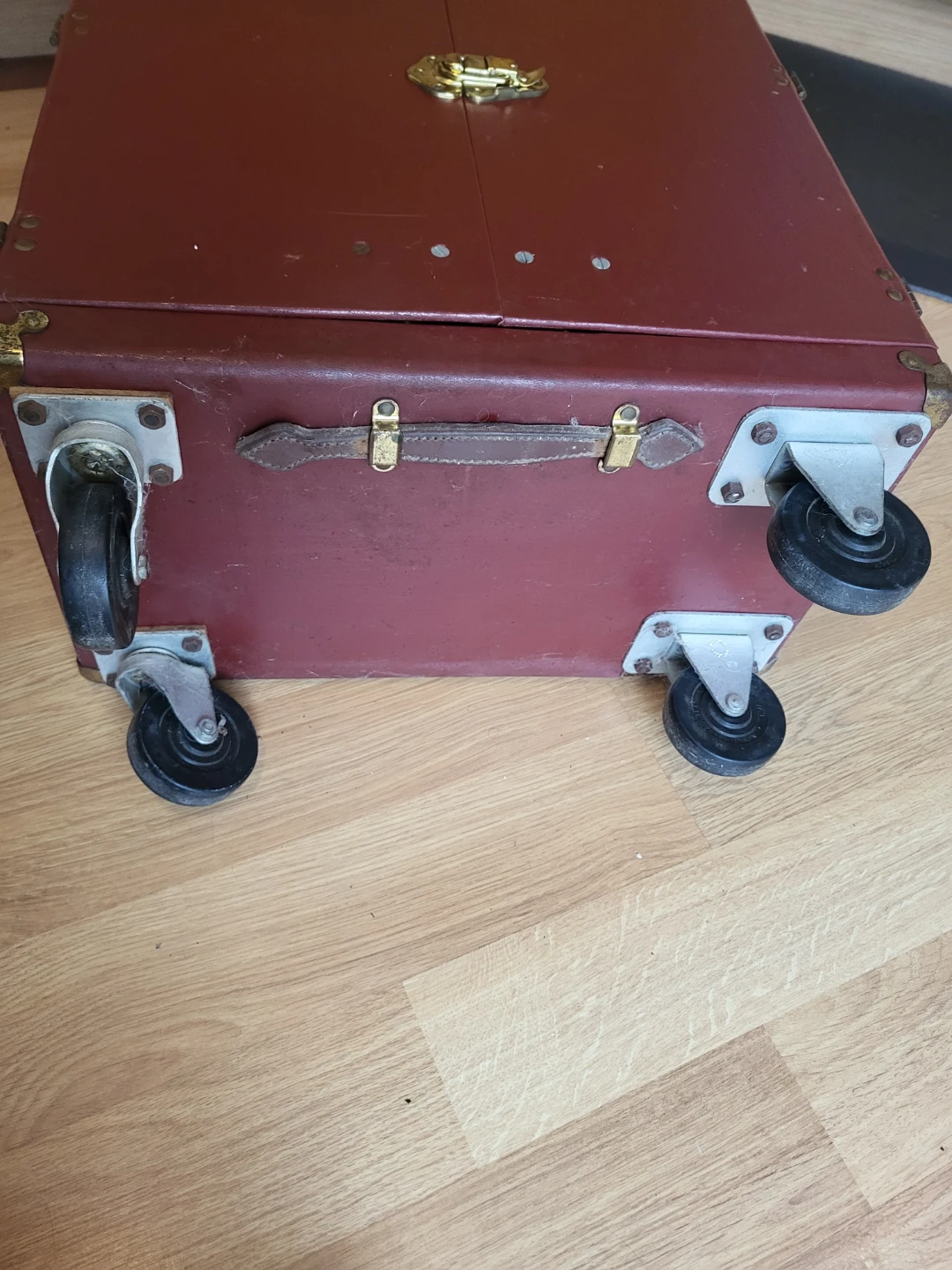 Vintage Burgundy Travel Bar Case with Wheels - photo 4