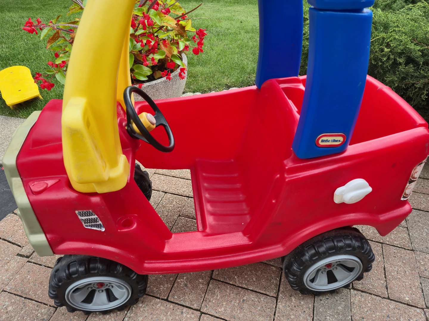 Little Tikes Cozy Coupe Ride-On Toy Car - photo 4