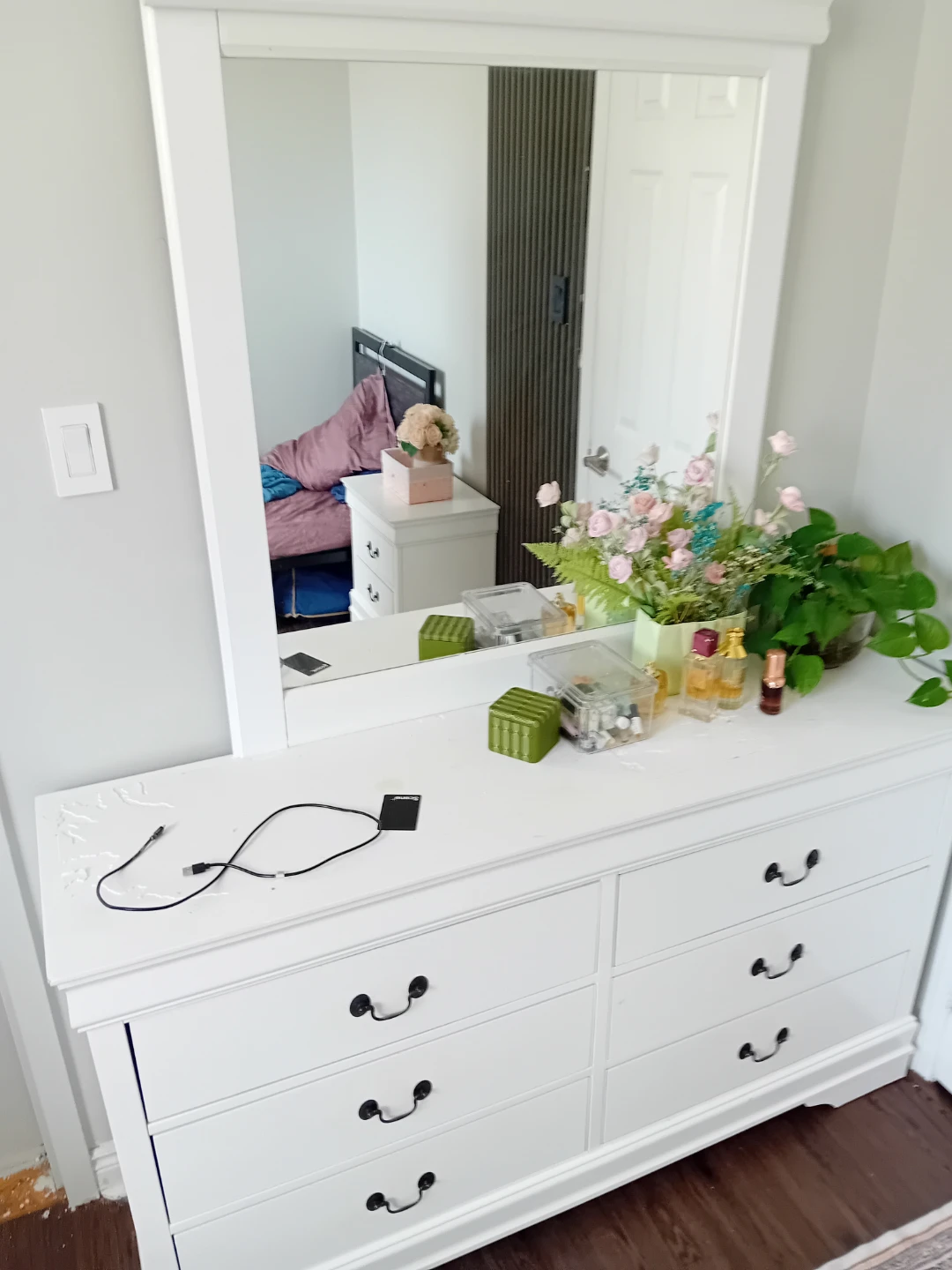 White 6 Drawer Dresser with Mirror