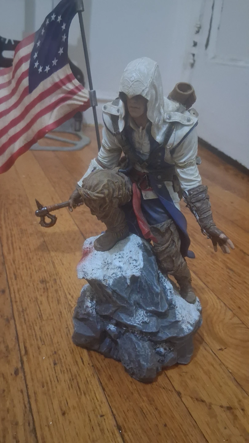 Assassin's Creed 3 Connor Kenway Statue with Flag - photo 2