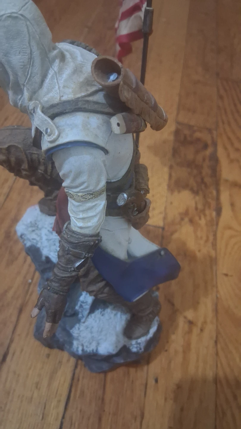 Assassin's Creed 3 Connor Kenway Statue with Flag - photo 3