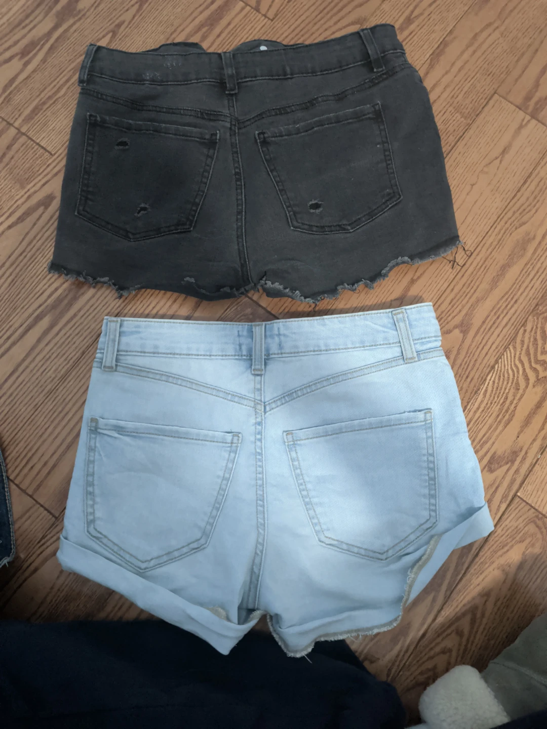 2 pairs of women's denim shorts - photo 2