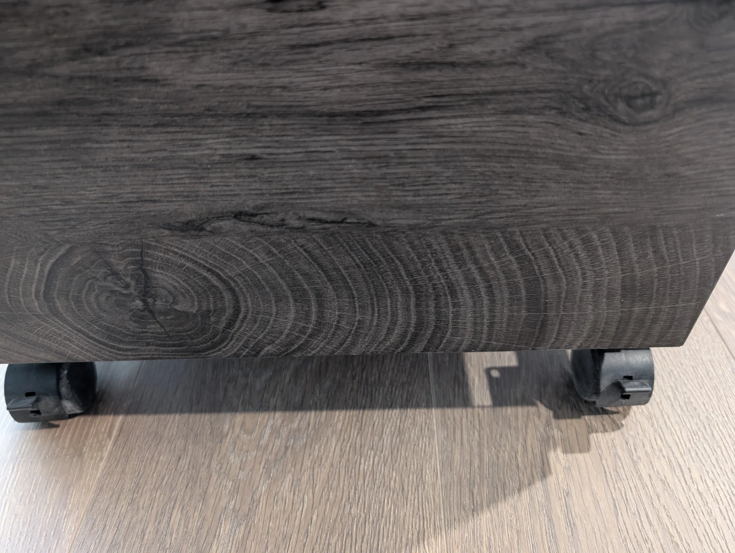 Stunning wood side table with wheels - photo 4