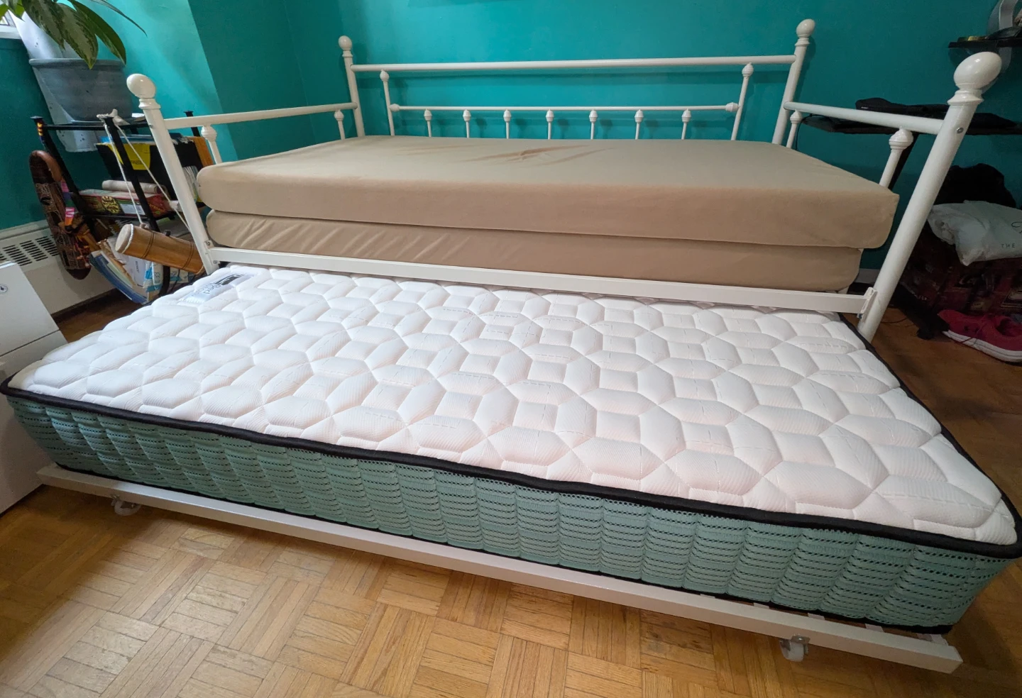 White Metal Daybed with Trundle and like-new mattresses - photo 4