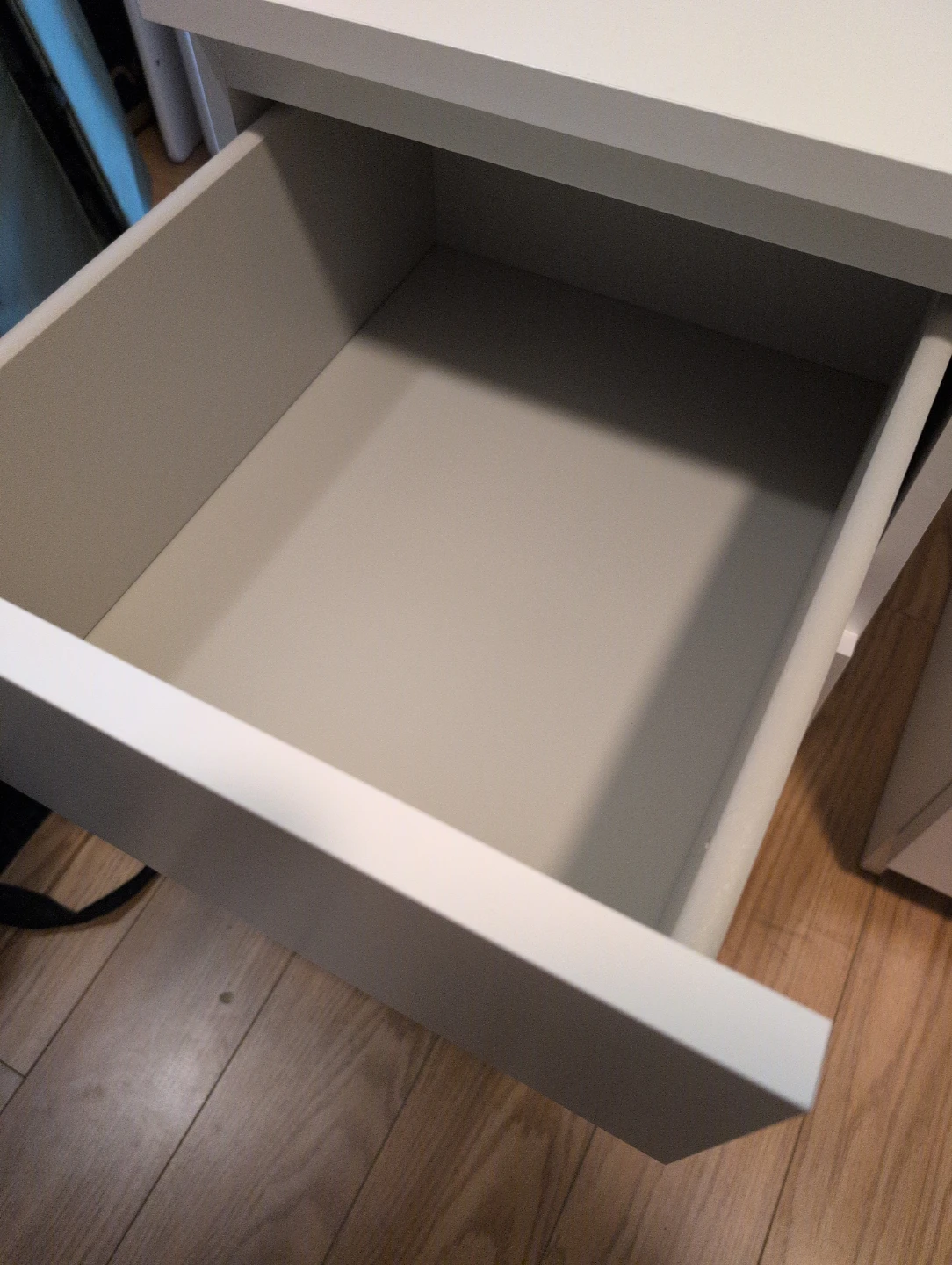 IKEA nightstand SET of 2 - White - photo 3