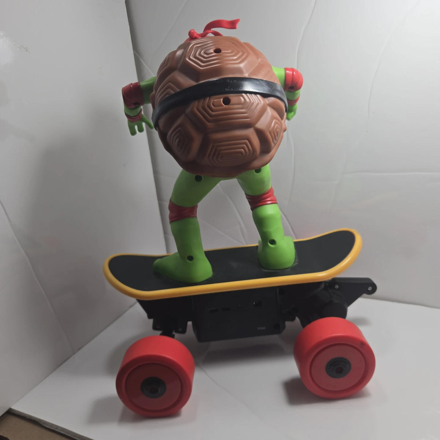 Teenage Mutant Ninja Turtles Raphael RC Skateboard - photo 2