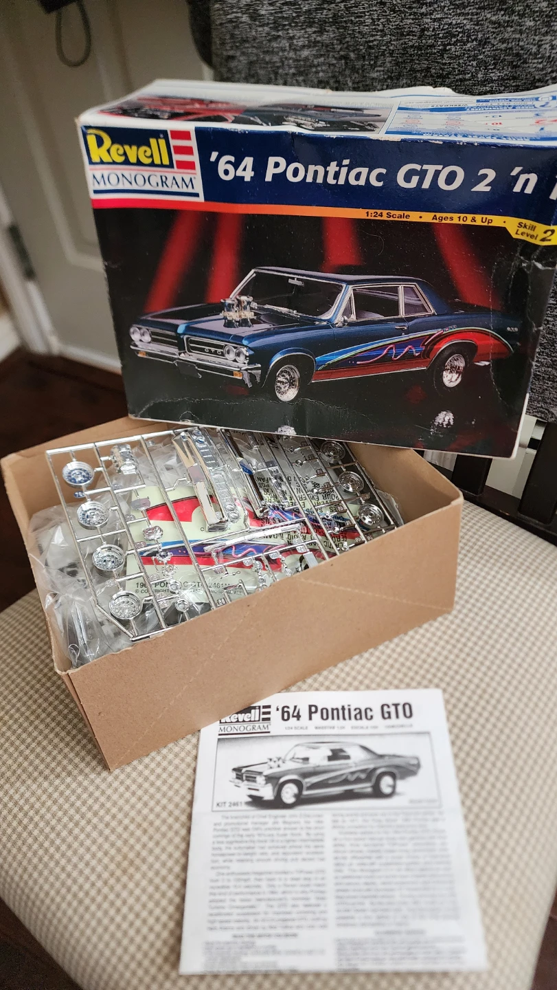 Revell model kits x2, paint brushes,glue included. - photo 3