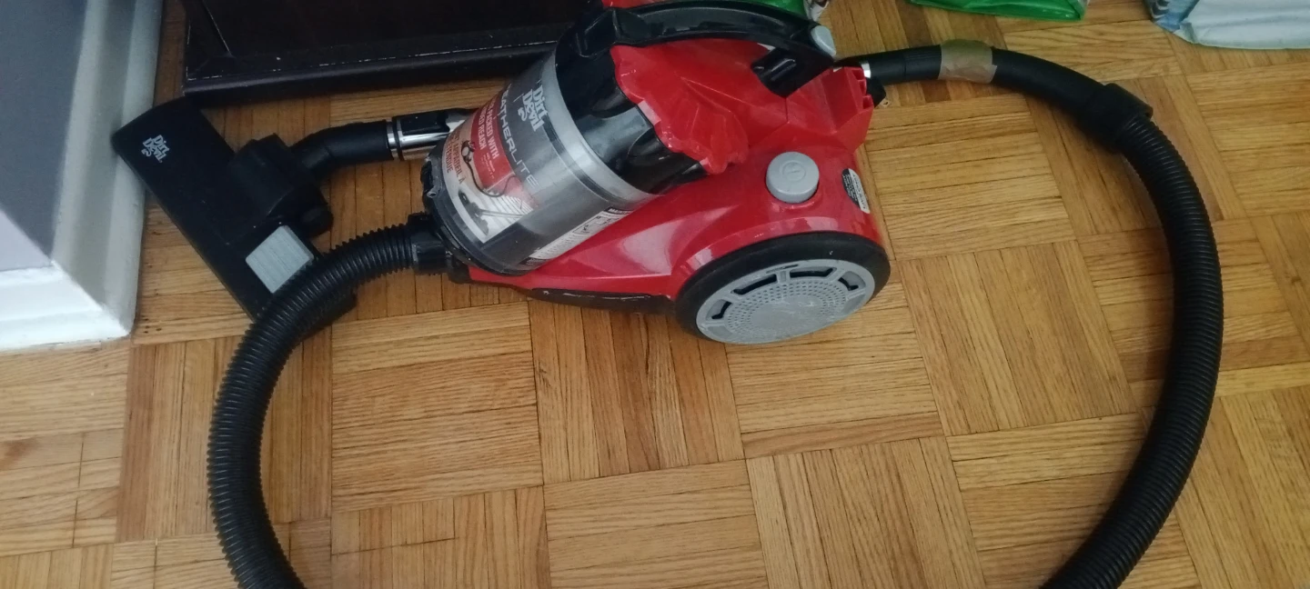 Dirt Devil FeatherLite Bagless Vacuum