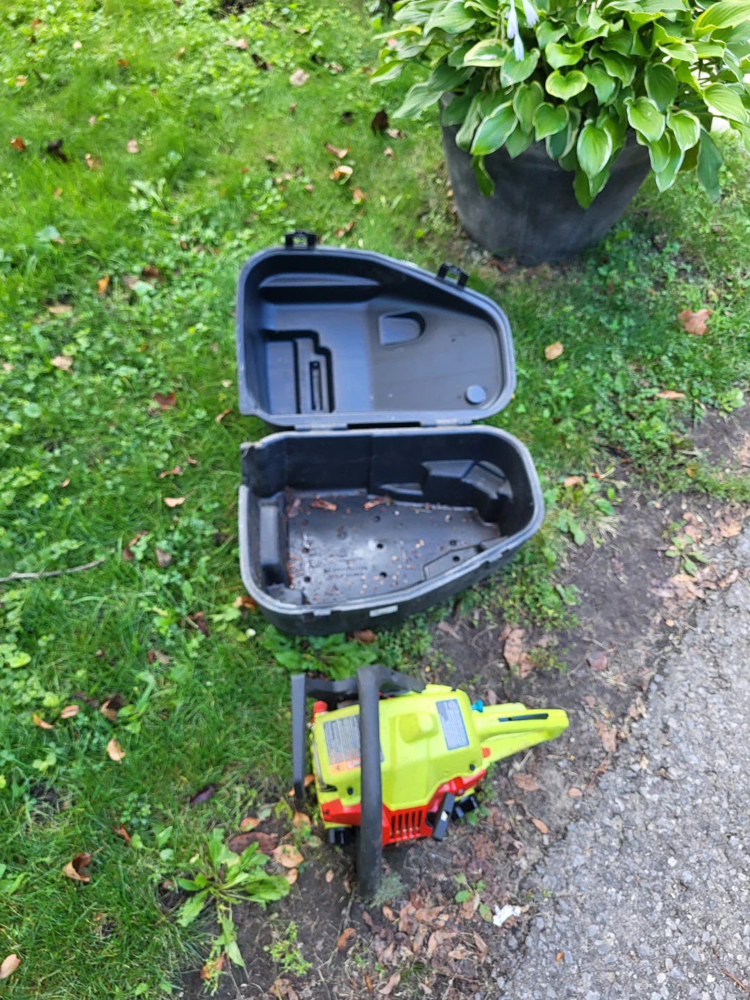 Poulan Predator Chainsaw and Case