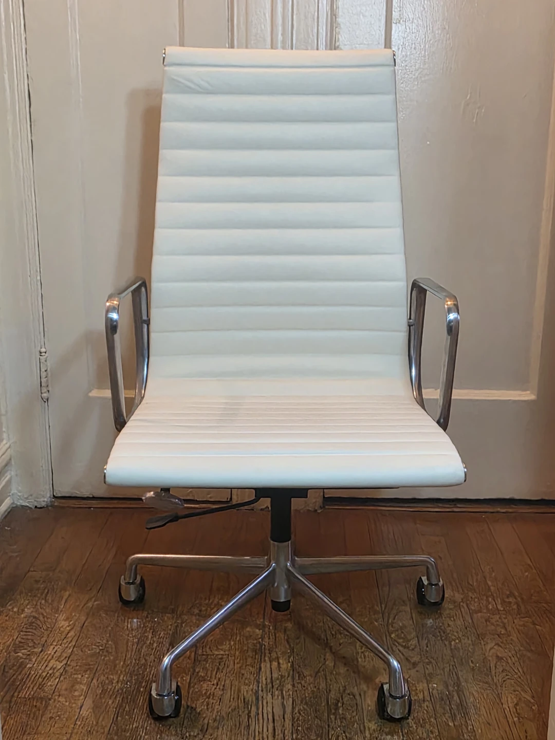 ARTZ Nordic Design.Leather Executive  Office Chair
