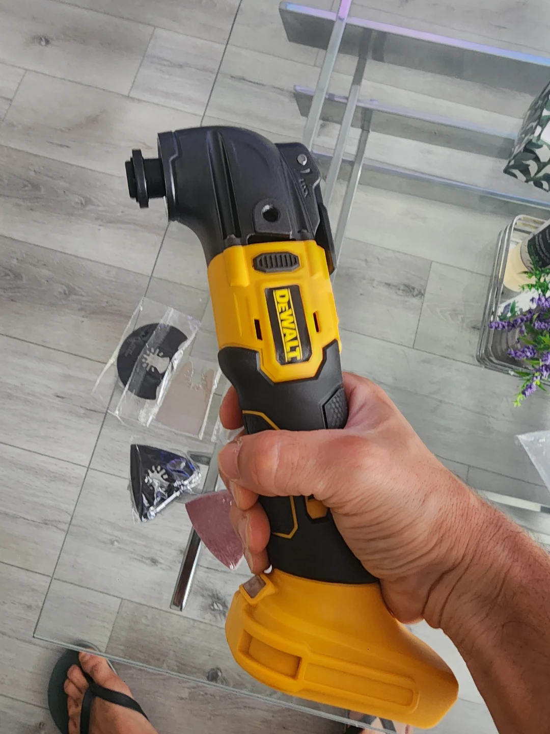 DEWALT Oscillating Multi-Tool with Accessories - photo 2