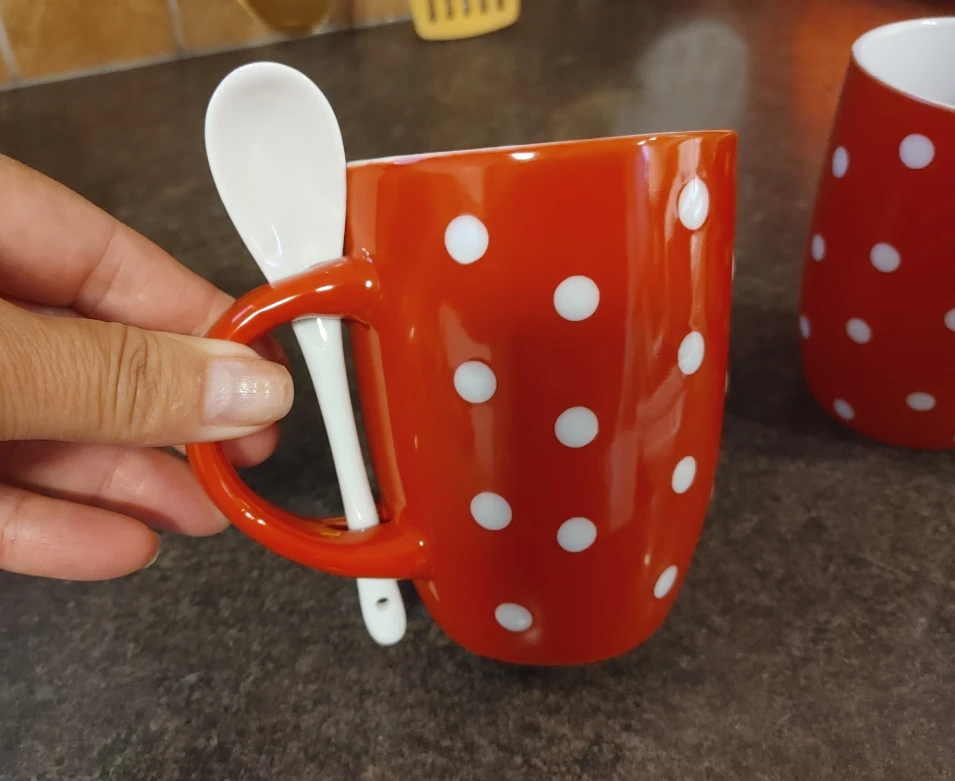 Set of 2 Red Polka Dot Mugs with Spoons - photo 4