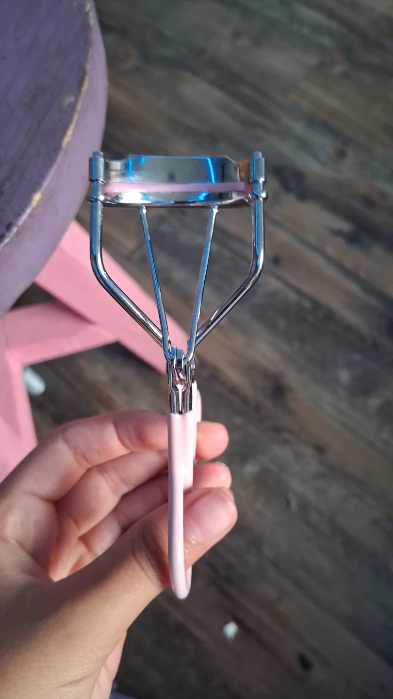 Pink Eyelash Curler - photo 4