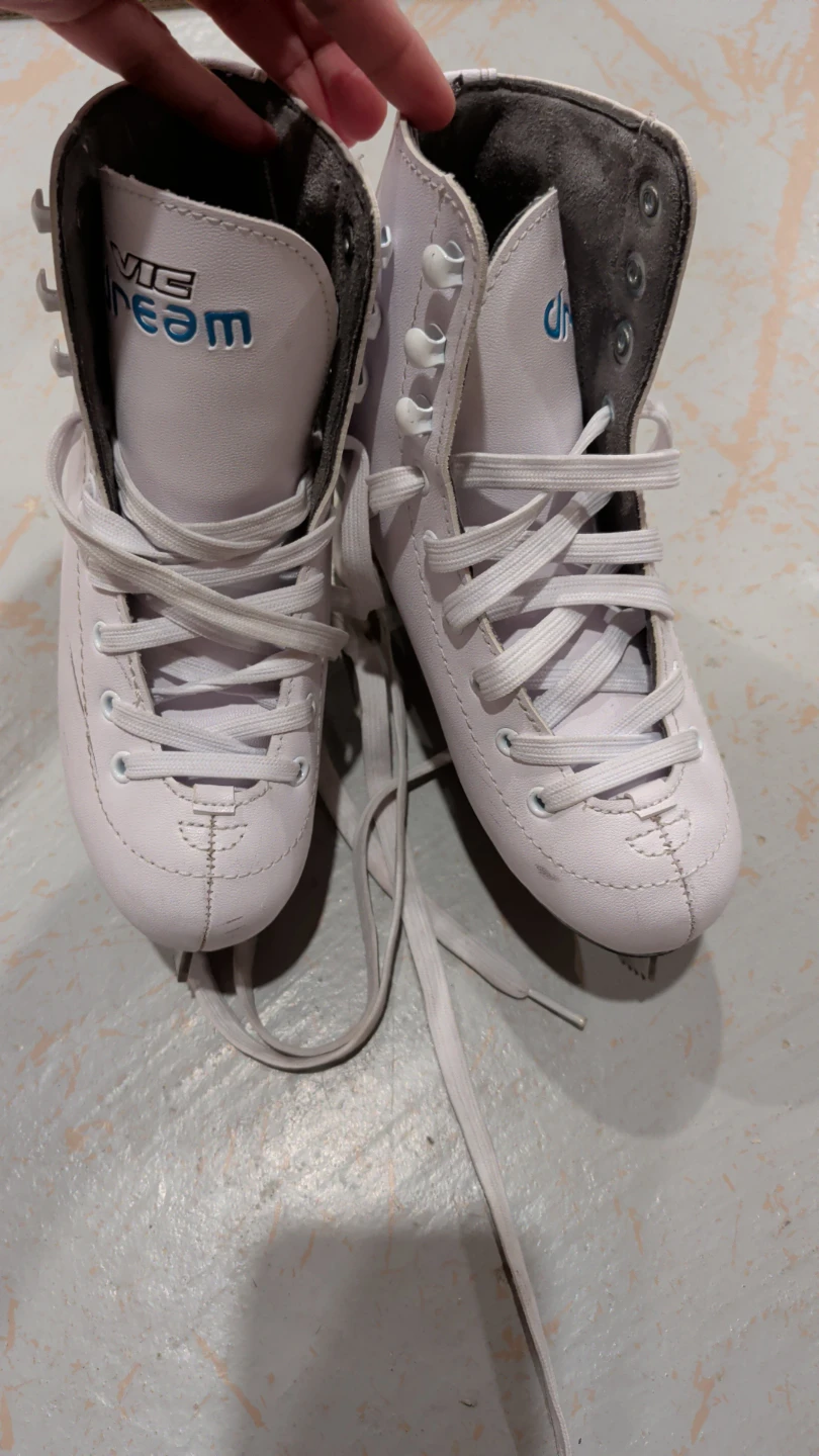 White Vicdesky Figure Skates - Size 2 - photo 2